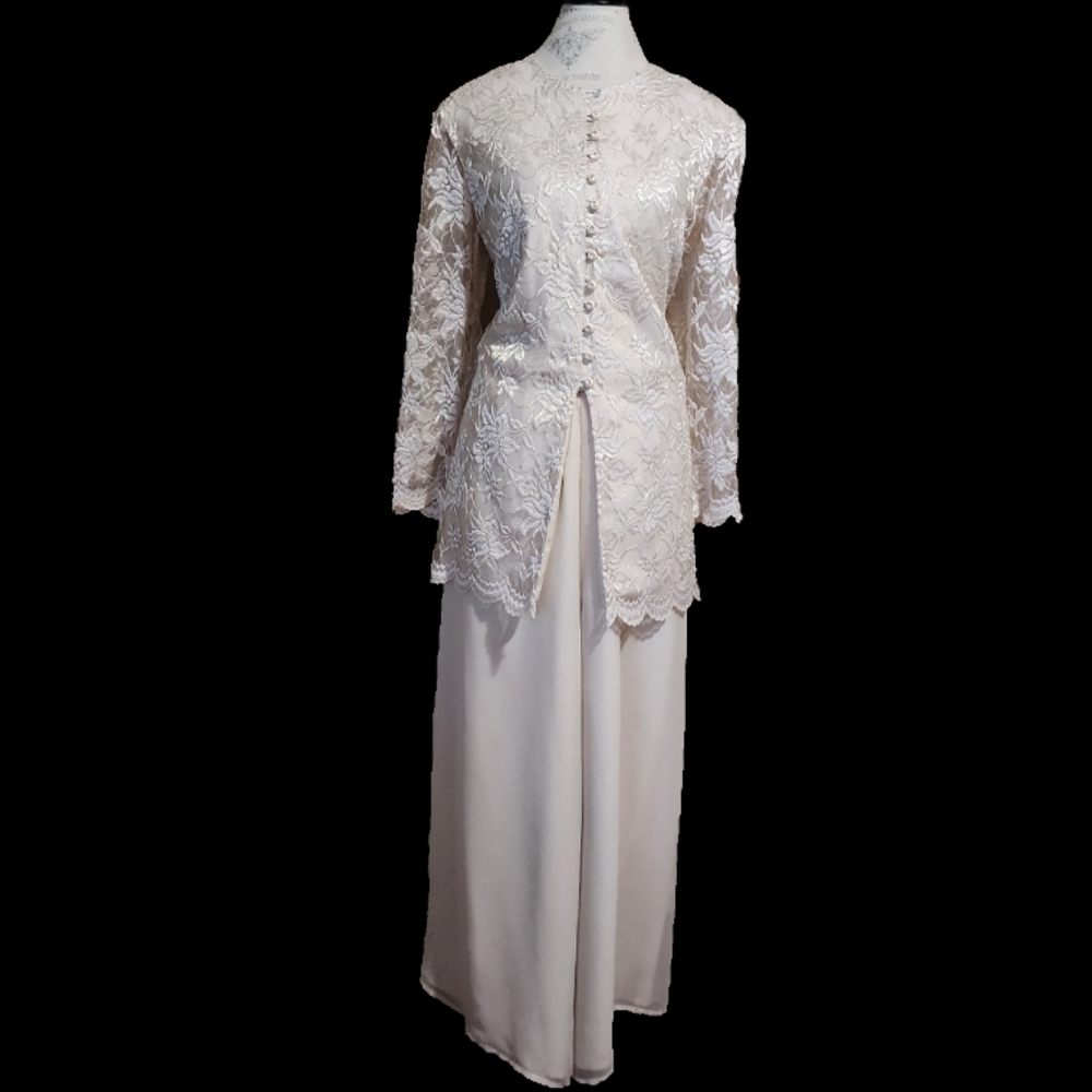 David Rose beige color size 18 .